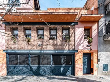 PH 3 ambientes con cochera cubierta, patio y terraza en la mejor zona de Flores