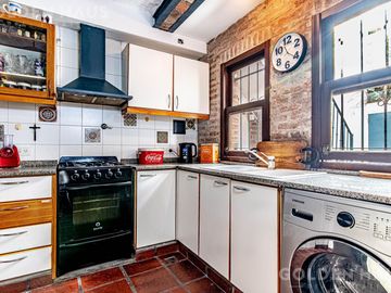 PH 3 ambientes con cochera cubierta, patio y terraza en la mejor zona de Flores