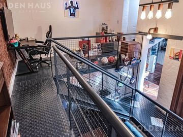 PH 3 ambientes con cochera cubierta, patio y terraza en la mejor zona de Flores