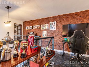 PH 3 ambientes con cochera cubierta, patio y terraza en la mejor zona de Flores