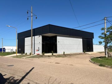 Galpón ubicado en Luciana Rios y Lisandro De La Torre