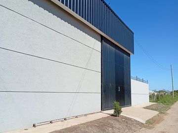 Galpón ubicado en Luciana Rios y Lisandro De La Torre