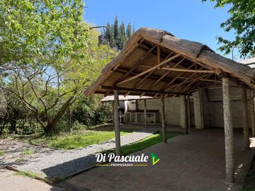 Venta Casa Quinta 3 Ambientes con Parque, Quincho y Pileta - La Reja Norte