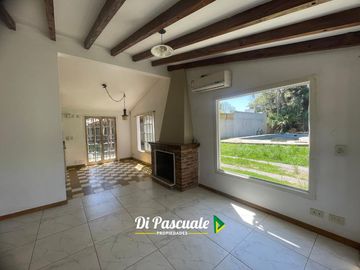 Venta Casa Quinta 3 Ambientes con Parque, Quincho y Pileta - La Reja Norte