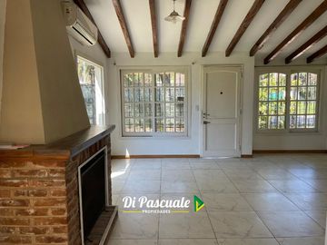 Venta Casa Quinta 3 Ambientes con Parque, Quincho y Pileta - La Reja Norte