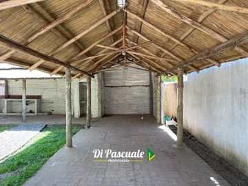 Venta Casa Quinta 3 Ambientes con Parque, Quincho y Pileta - La Reja Norte