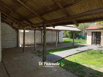Venta Casa Quinta 3 Ambientes con Parque, Quincho y Pileta - La Reja Norte