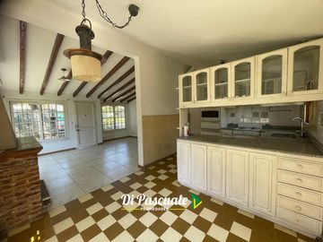 Venta Casa Quinta 3 Ambientes con Parque, Quincho y Pileta - La Reja Norte