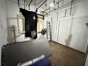 Chalet sobre 2 lotes a modernizar