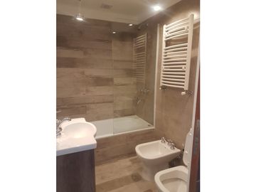 EXCELENTE DEPARTAMENTO A ESTRENAR A LA CALLE!!!!! CON BALCÓN SALIENTE.