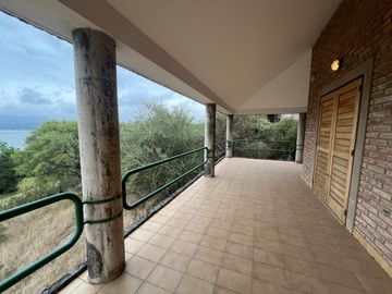 OPORTUNIDAD CASA 4 DORM VISTA AL LAGO EN SIQUIMAN