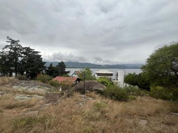 OPORTUNIDAD CASA 4 DORM VISTA AL LAGO EN SIQUIMAN