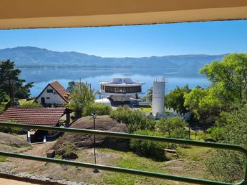 OPORTUNIDAD CASA 4 DORM VISTA AL LAGO EN SIQUIMAN
