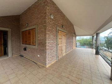 OPORTUNIDAD CASA 4 DORM VISTA AL LAGO EN SIQUIMAN