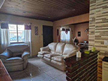 VENTA CASA CON DEPARTAMENTO EN CIPOLLETTI