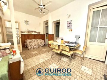 CASA A REFACCIONAR 4 AMBIENTES CON JARDIN