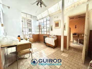 CASA A REFACCIONAR 4 AMBIENTES CON JARDIN