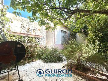 CASA A REFACCIONAR 4 AMBIENTES CON JARDIN