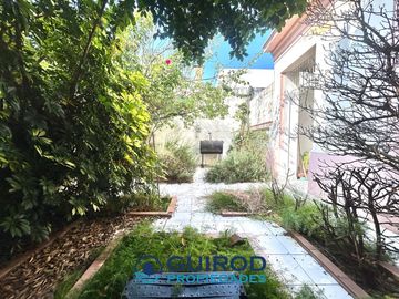 CASA A REFACCIONAR 4 AMBIENTES CON JARDIN