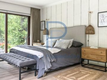 MARAVILLOSA CASA REMODELADA EN LOMAS DE LA DEHESA