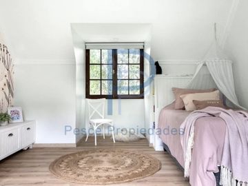 MARAVILLOSA CASA REMODELADA EN LOMAS DE LA DEHESA