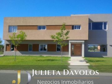 Casa al agua en Venta  6 Ambientes Villa Nueva Barrio San Marco -Tigre