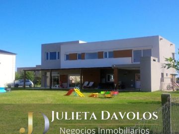 Casa al agua en Venta  6 Ambientes Villa Nueva Barrio San Marco -Tigre