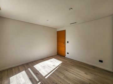 VENTA Casa 3 Dormitorios con Pileta y Cochera en Miraflores, Funes Hills