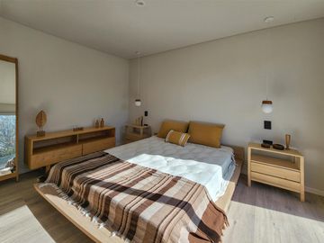 VENTA Casa 3 Dormitorios con Pileta y Cochera en Miraflores, Funes Hills