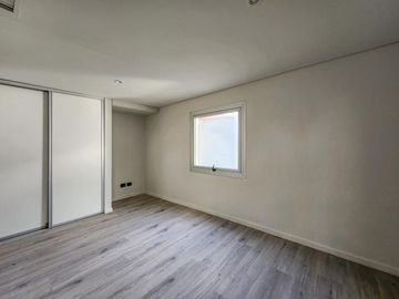 VENTA Casa 3 Dormitorios con Pileta y Cochera en Miraflores, Funes Hills