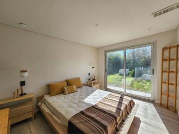 VENTA Casa 3 Dormitorios con Pileta y Cochera en Miraflores, Funes Hills