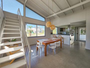 VENTA Casa 3 Dormitorios con Pileta y Cochera en Miraflores, Funes Hills