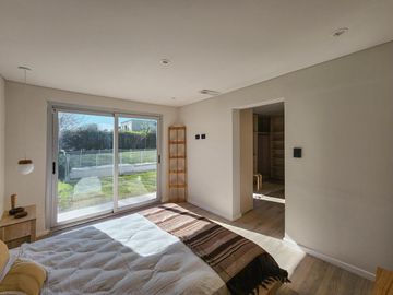 VENTA Casa 3 Dormitorios con Pileta y Cochera en Miraflores, Funes Hills