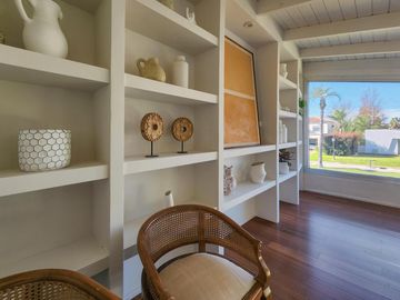 VENTA Casa 3 Dormitorios con Pileta y Cochera en Miraflores, Funes Hills