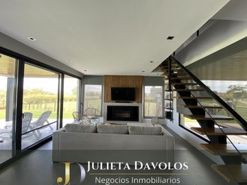 Casa en  Venta 5 Ambientes Puertos del Lago Barrio Acacias Escobar-Maschwitz