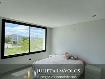 Casa en  Venta 5 Ambientes Puertos del Lago Barrio Acacias Escobar-Maschwitz