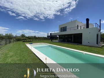 Casa en  Venta 5 Ambientes Puertos del Lago Barrio Acacias Escobar-Maschwitz