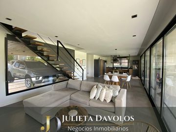 Casa en  Venta 5 Ambientes Puertos del Lago Barrio Acacias Escobar-Maschwitz