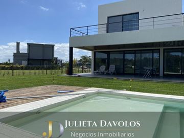 Casa en  Venta 5 Ambientes Puertos del Lago Barrio Acacias Escobar-Maschwitz