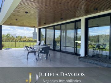 Casa en  Venta 5 Ambientes Puertos del Lago Barrio Acacias Escobar-Maschwitz