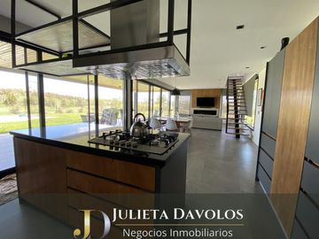 Casa en  Venta 5 Ambientes Puertos del Lago Barrio Acacias Escobar-Maschwitz