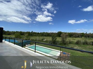 Casa en  Venta 5 Ambientes Puertos del Lago Barrio Acacias Escobar-Maschwitz