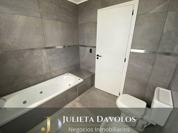 Casa en  Venta 5 Ambientes Puertos del Lago Barrio Acacias Escobar-Maschwitz