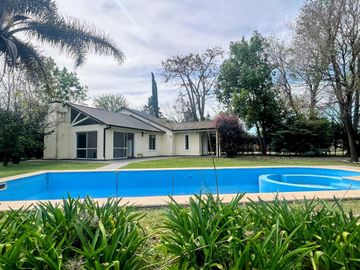 vendo Casa quinta en Funes