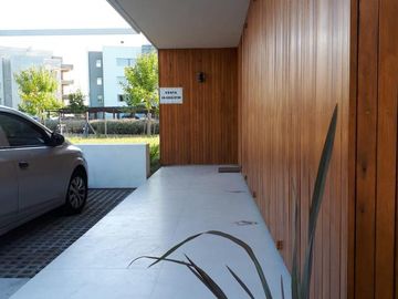 Lagoon Pilar - Sólida Casa! Estilo Racionalista  de 4 amb con gran parque !!