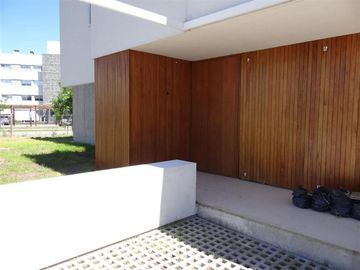 Lagoon Pilar - Sólida Casa! Estilo Racionalista  de 4 amb con gran parque !!