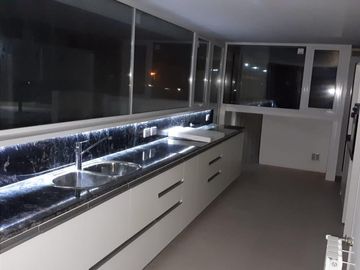 Lagoon Pilar - Sólida Casa! Estilo Racionalista  de 4 amb con gran parque !!