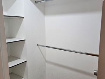 Venta Hermoso Departamento Usado en Condominio Activa, La Florida