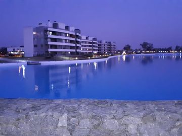 Lagoon Pilar - Sólida Casa! Estilo Racionalista de 4 amb con gran parque !!