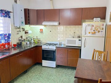 Venta Casa 3 ambientes José León Suarez Parrilla Patio Terraza  Cuarto Servicio